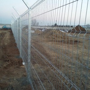  fences made of edged panels 