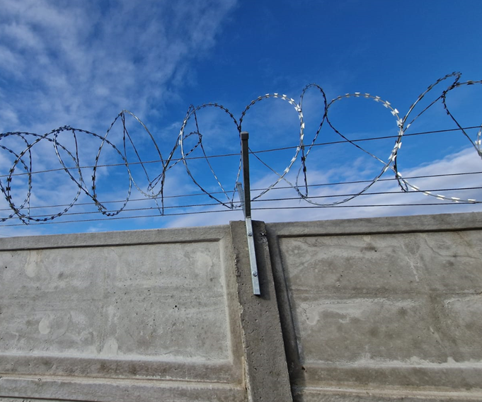 Securing pig farm fence